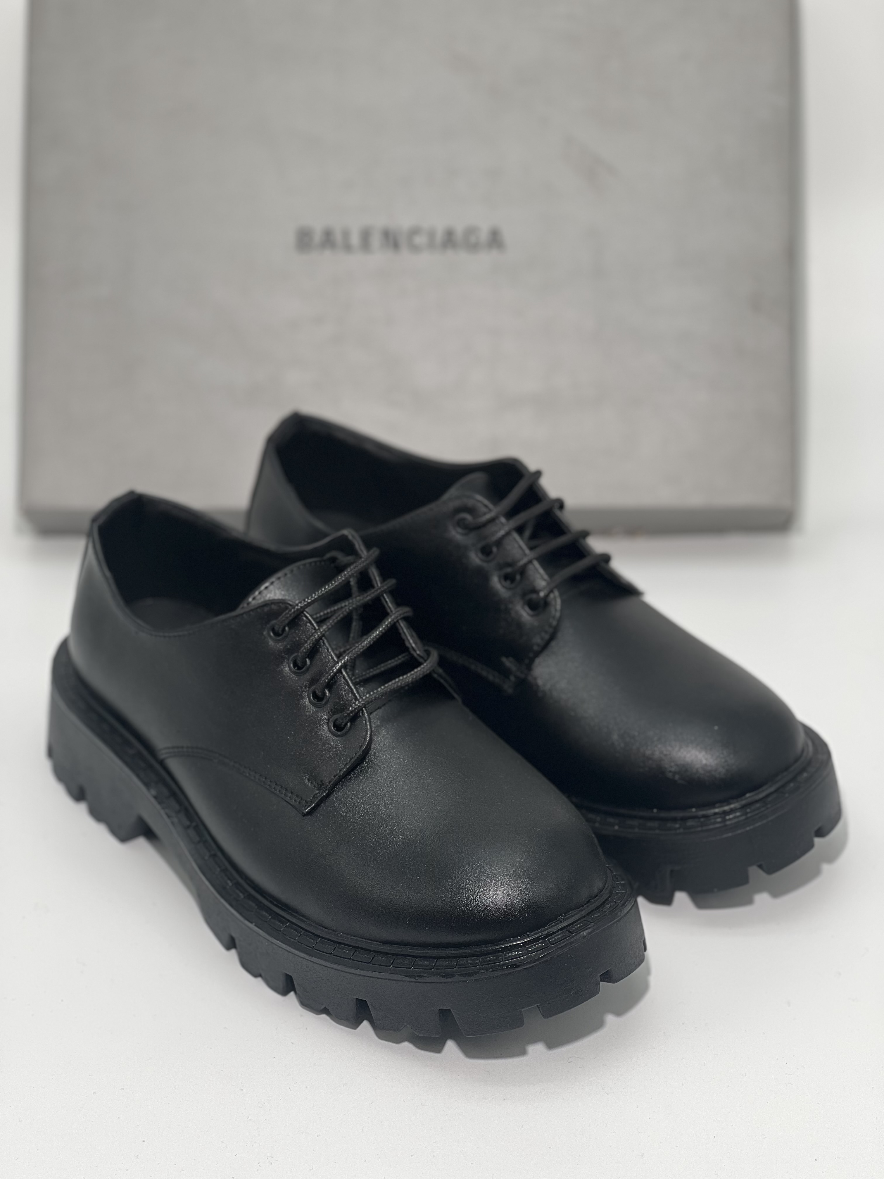 لوفر کلاسیک بالنسیاگا