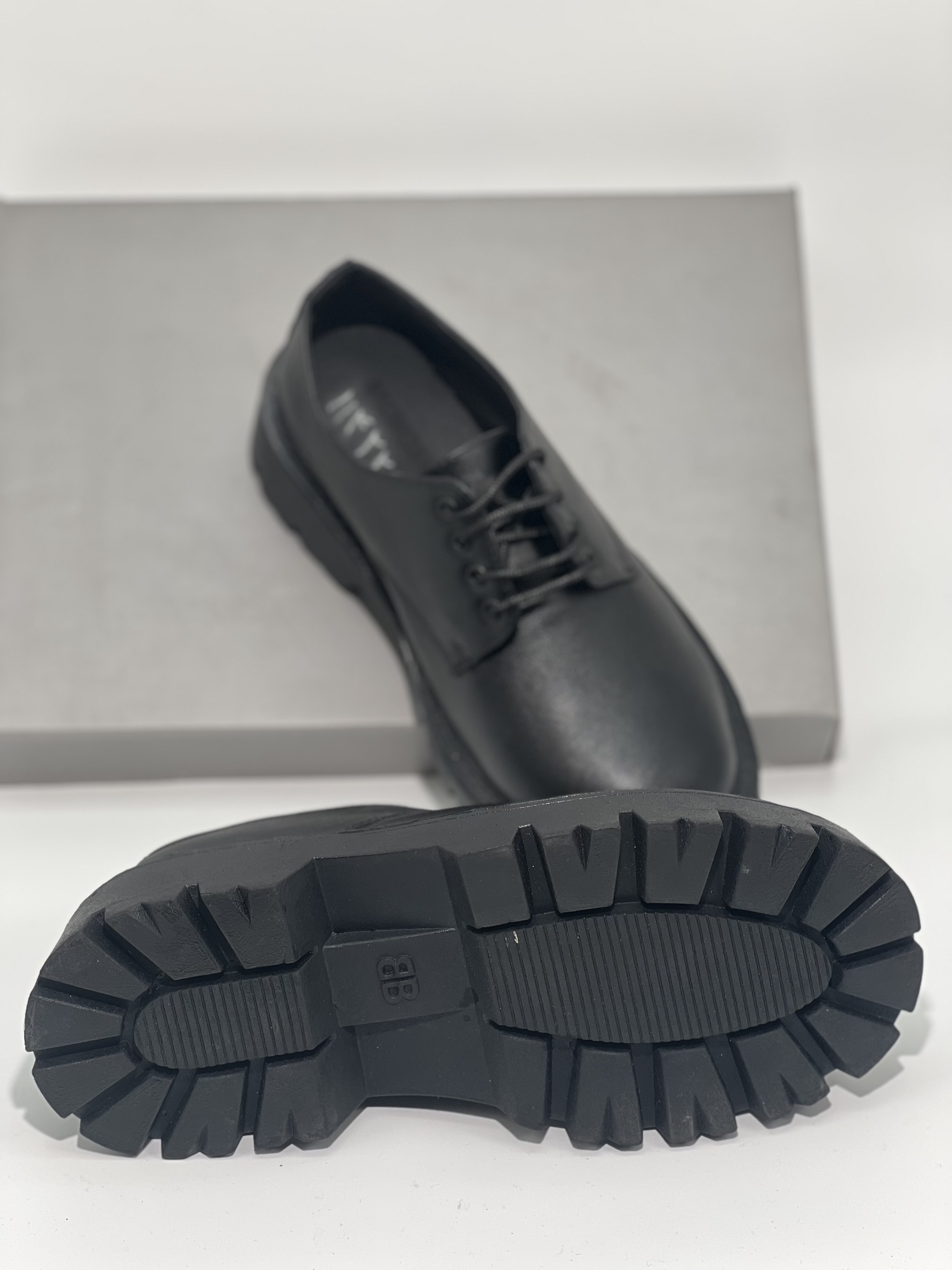 لوفر کلاسیک بالنسیاگا