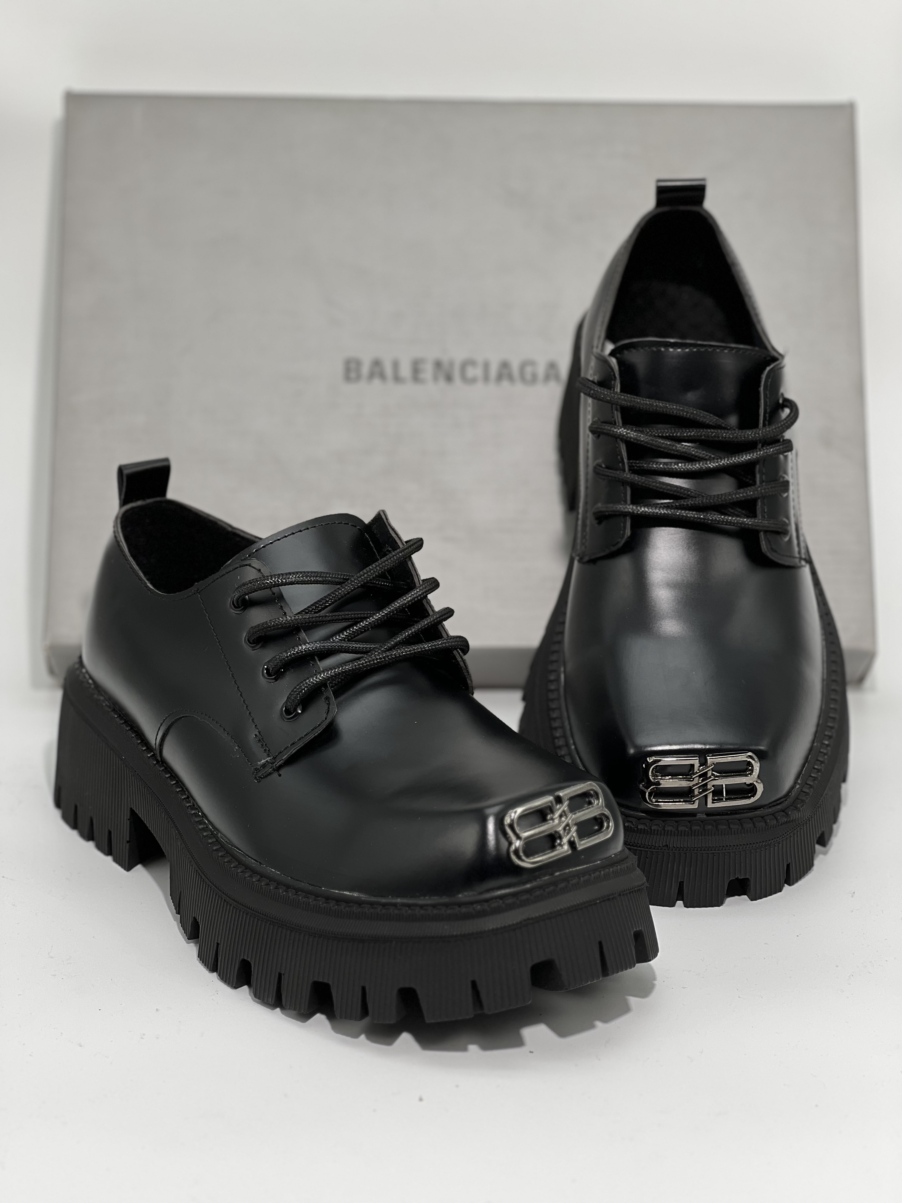 لوفر مربعی بالنسیاگا