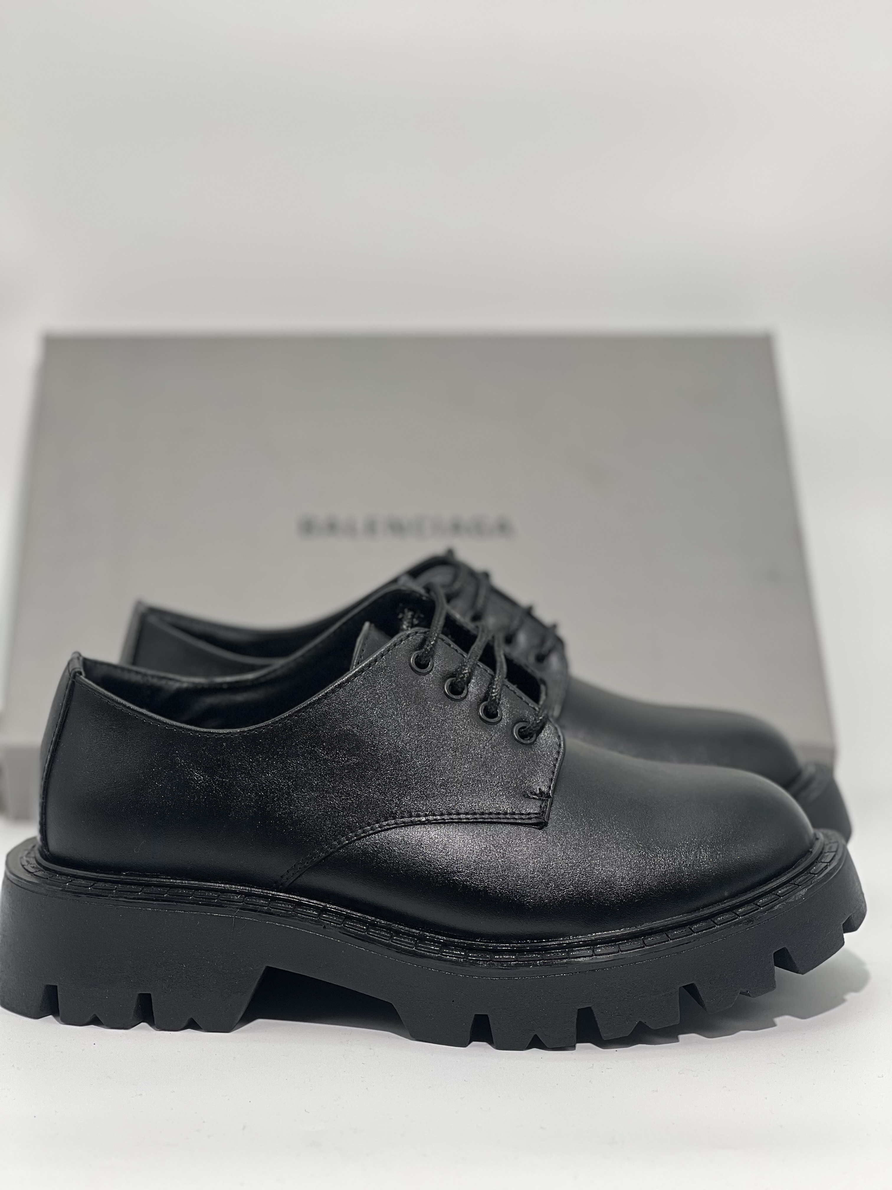 لوفر کلاسیک بالنسیاگا