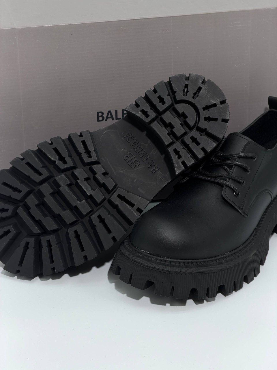 لوفر چارلی بالنسیگا