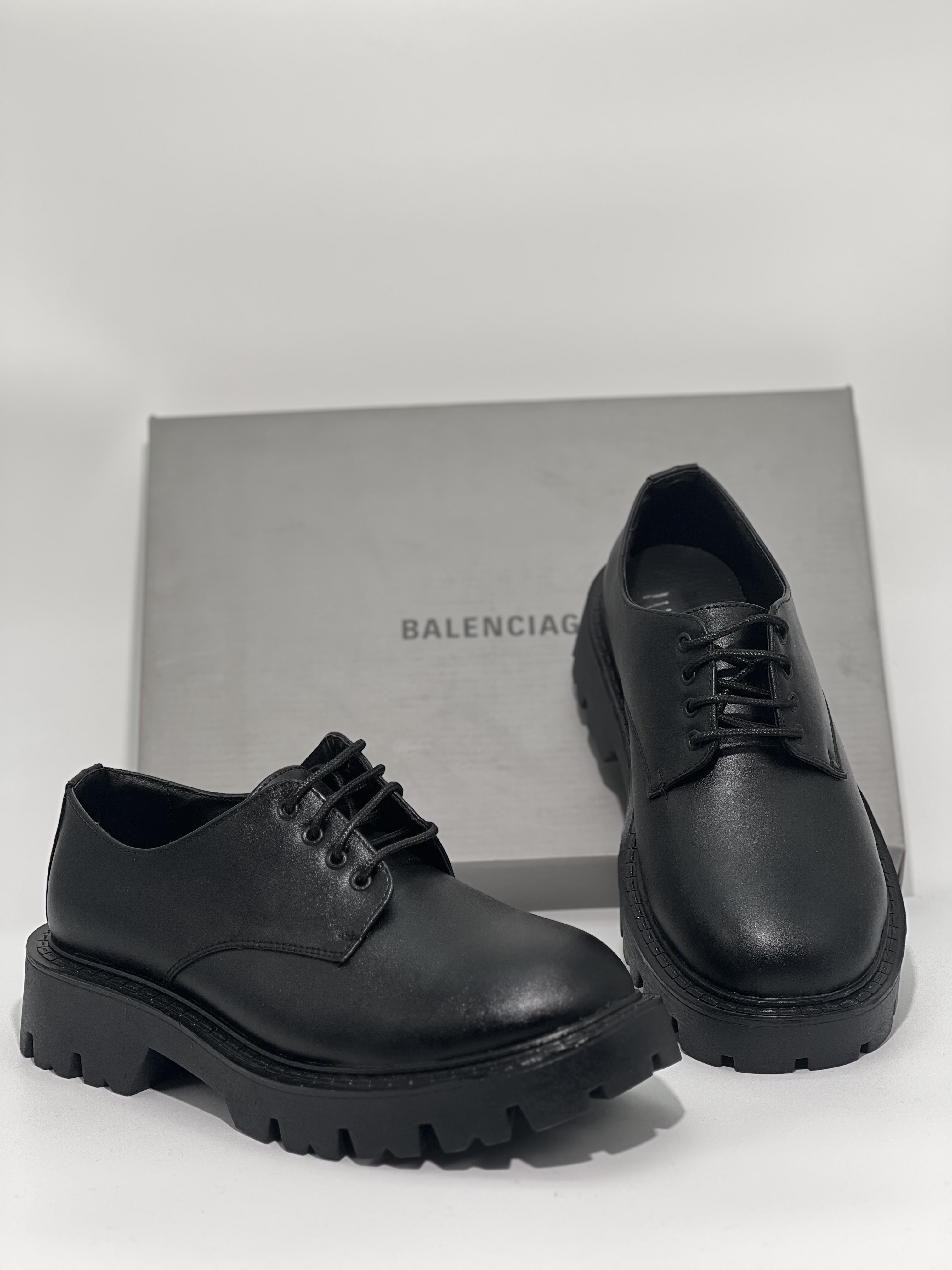 لوفر کلاسیک بالنسیاگا