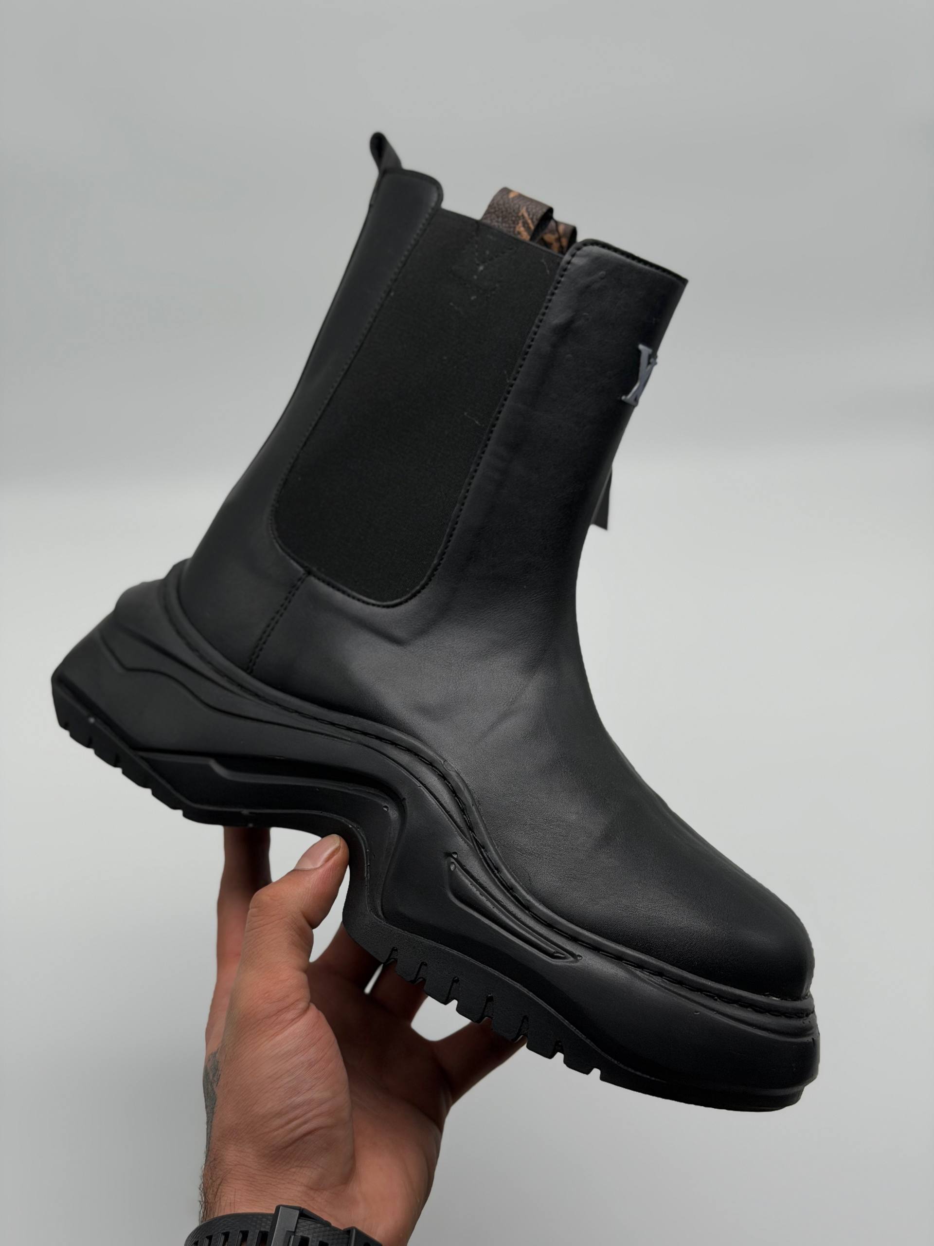 بوت لوی ویتون بغل کش